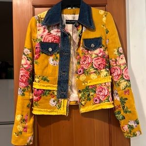 Rare Dolce and Gabbana made in Italy floral jean jacket! Size 40.